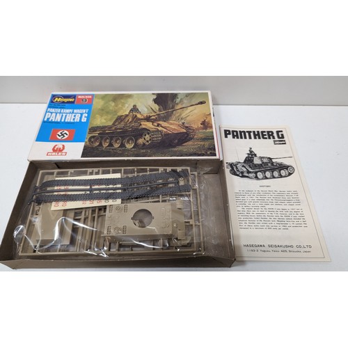 1079 - 2 x Model Kits- Airfix HO/OO Armored Car 234
Hasegawa 1:72 Scale Panzer Kampf Wagen V
Panther G.