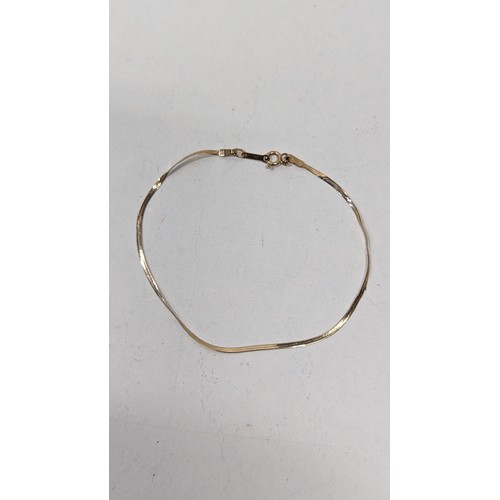 425 - Hallmarked 9ct Gold Bracelet