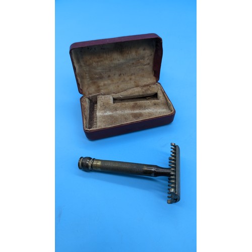 505 - A Vintage Gillette Brass Pocket Razor