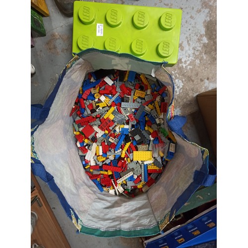 1086 - A Large Bag Of Lego.