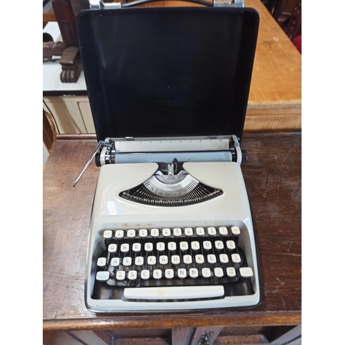 995 - A Remington Envoy Typewriter.