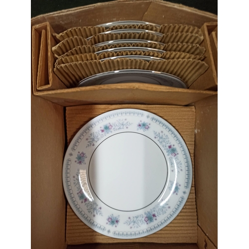 1063 - Crown Ming 6 x Cup, Saucer and Side Plate Set