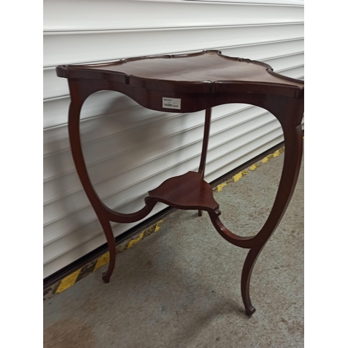 555 - Antique Edwardian Mahogany 2 Tier Corner Table.
70cm H x 60cm x 60cm.