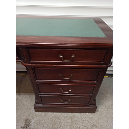 557 - A Large Georgian Style Pedestal Desk With Green Top, 5 x Drawers, And A Cupboard.
80cm H x 174cm L x... 