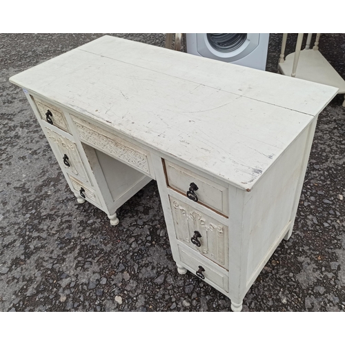 576 - An Antique White Painted Dressing Table With 7 Drawers.
77cm H x 115cm W x 56cm D.