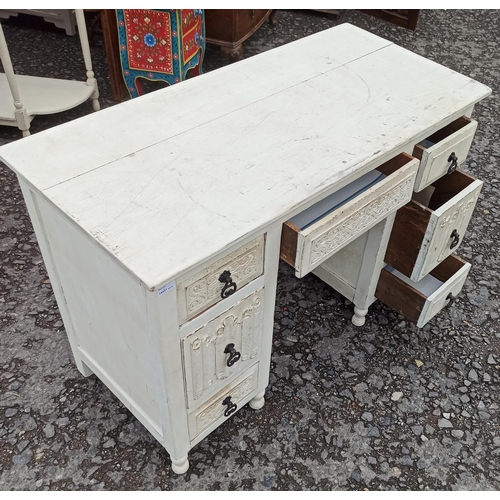 576 - An Antique White Painted Dressing Table With 7 Drawers.
77cm H x 115cm W x 56cm D.