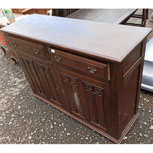 579 - A Antique Mahogany Buffett Sideboard Wit 2 Drawers And 2 Cupboards.
96cm H x 135cm W x 46cm D.