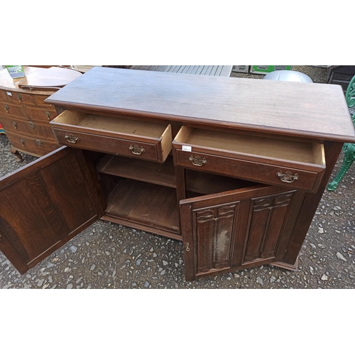 579 - A Antique Mahogany Buffett Sideboard Wit 2 Drawers And 2 Cupboards.
96cm H x 135cm W x 46cm D.