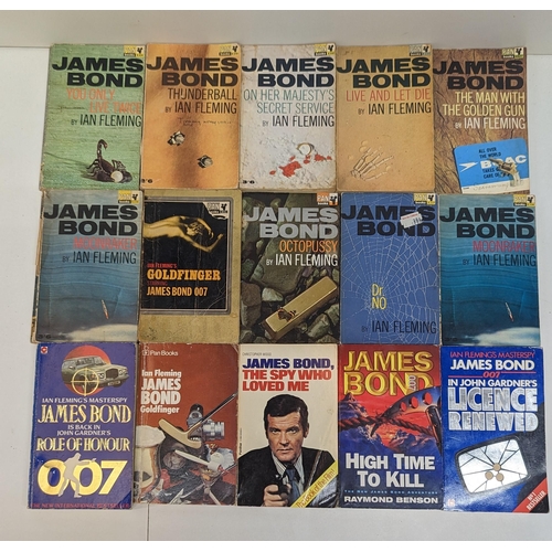 1058 - 15 x Pan And Other James Bond 007, Ian Fleming, John Gardener, etc.