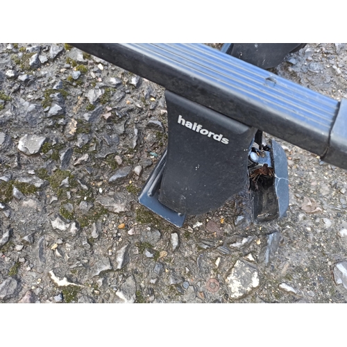 215 - Halfords Adjustable Roof Bars.