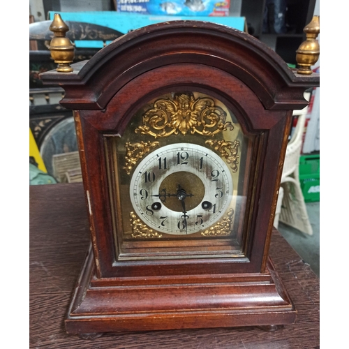 504 - An Gilt Faced Wooden 8 Day Mantle Clock & Key.