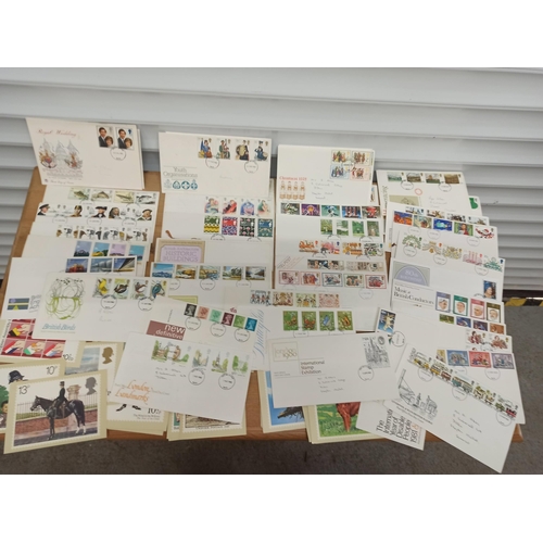 1028 - A Selection Of 1st Day Covers. Selection Of Stamps.
45 Packs In Total.