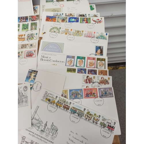 1028 - A Selection Of 1st Day Covers. Selection Of Stamps.
45 Packs In Total.