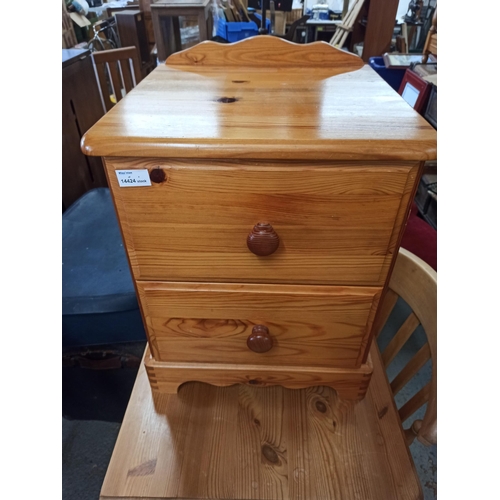 706 - A Pine 2 Drawer Bedside Cabinet.