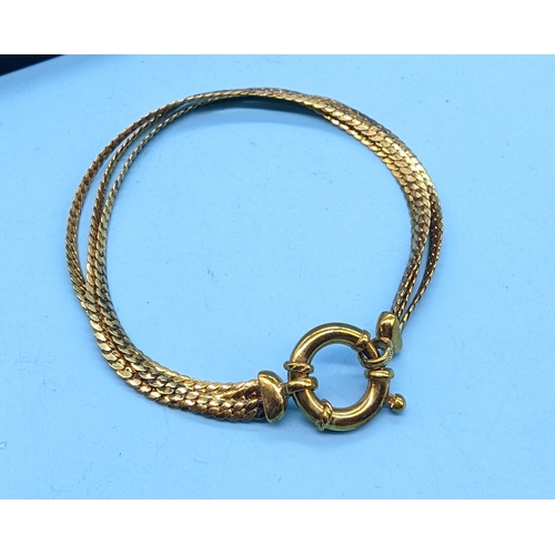 412 - A 9ct Gold Bracelet 4.79gms.