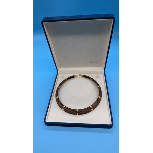 415 - An 18ct Gold Choker Necklace.
29.89gms Total Weight.