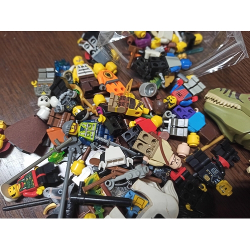 1252 - A Bag Of Lego Figures Including Dinosaur (Tail Missing From Dinosaur)