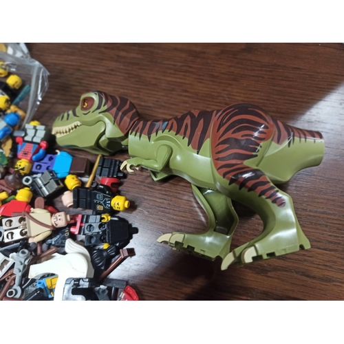 1252 - A Bag Of Lego Figures Including Dinosaur (Tail Missing From Dinosaur)