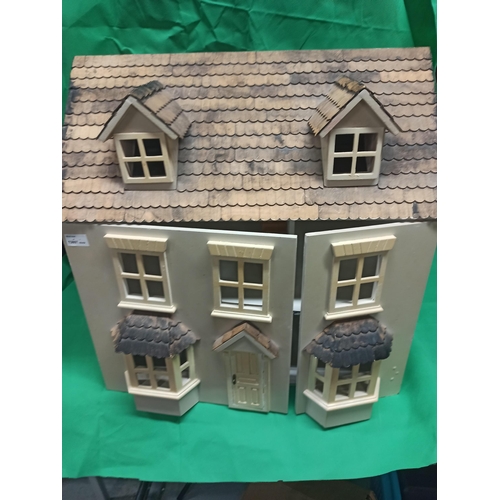 1262 - A Large Dolls House.