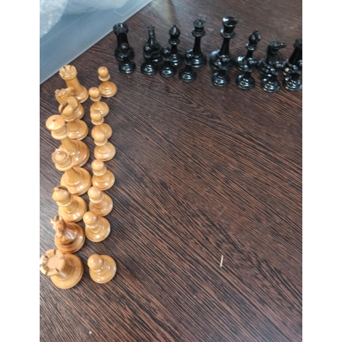 535 - A Jaques of London chess Set.  Approximate height of king 7.5cm (No Board)