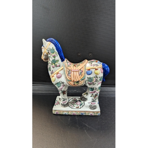 610 - A Chinese Tang Horse Ceramic 30cm H x 24cm L approx