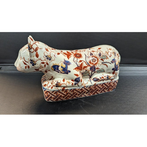 615 - A Chinese Late 19th Century/ Early 20th Century Imari Cat 32cm L, 17cm H