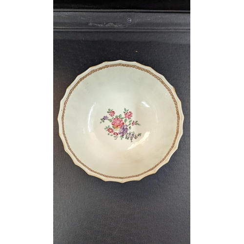 624 - A Hand Painted Chinese Bowl 23cm D x 12cm H