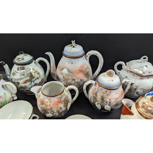 627 - A Collection of Chinese Tea Cups, Saucers, Tea Pots etc.