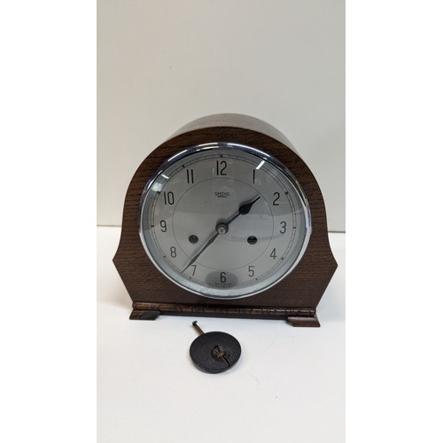 511 - A Smiths 8 Day Striking Mantle Clock 1950's - Running (no key)