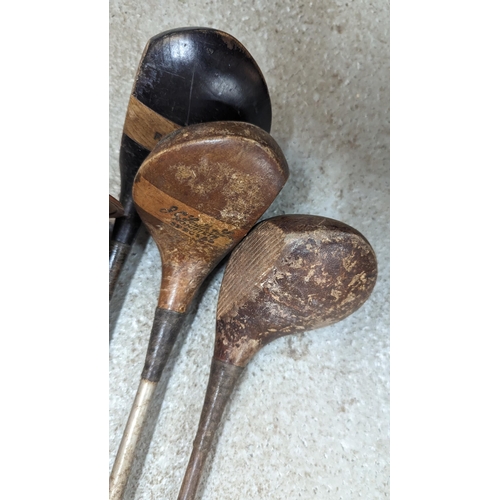 947 - Antique Golf Clubs, Shooting Stick and Hunting Horns