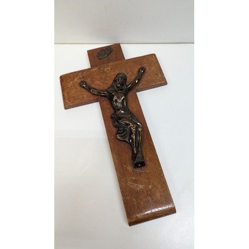 944 - A Vintage Wooden Crucifix