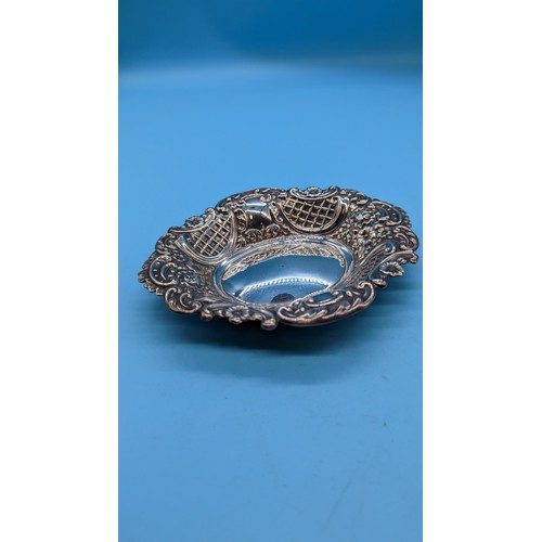 439 - A Birmingham Hallmarked Silver Repousse Trinket Dish - John Ross 88 Grams