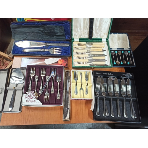 916 - A Collection of Silver Plate and Other Cutlery