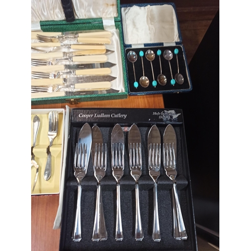 916 - A Collection of Silver Plate and Other Cutlery