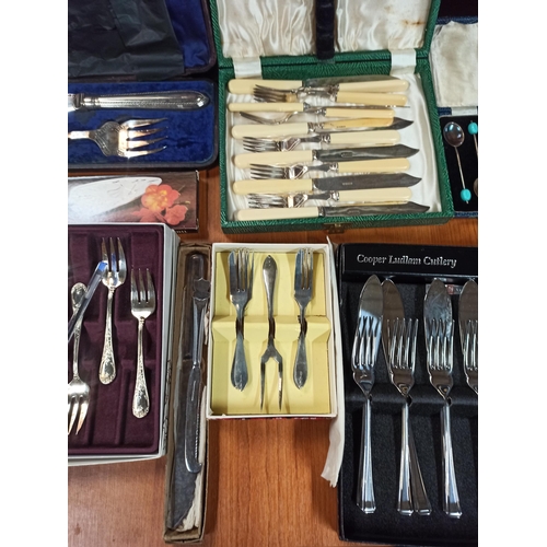 916 - A Collection of Silver Plate and Other Cutlery