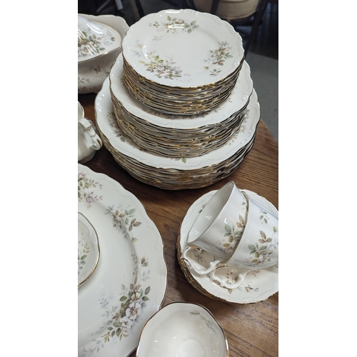 643 - A Part Royal Albert Hamworth Dinner and Tea Service ( no visible chips, cracks or blemishes) 1 x Lar... 