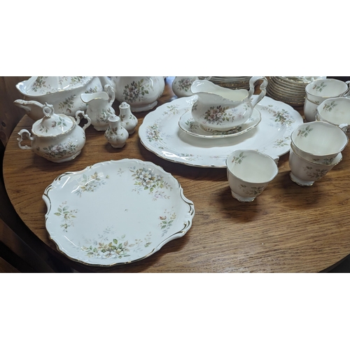 643 - A Part Royal Albert Hamworth Dinner and Tea Service ( no visible chips, cracks or blemishes) 1 x Lar... 