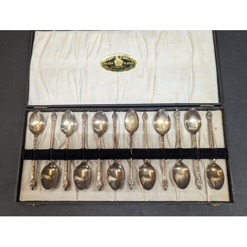 920 - A Set of 12 x Apostle Spoons