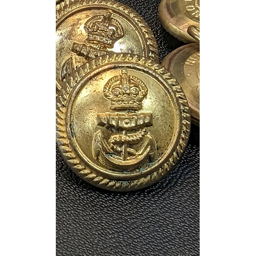 530 - A Quantity of WWI - WWII Era Royal Navy Gilt Buttons