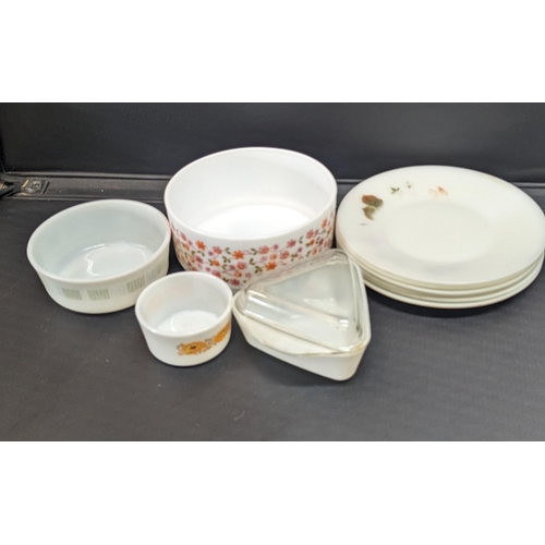 1170 - A Quantity of Pyrex Plates and Dishes