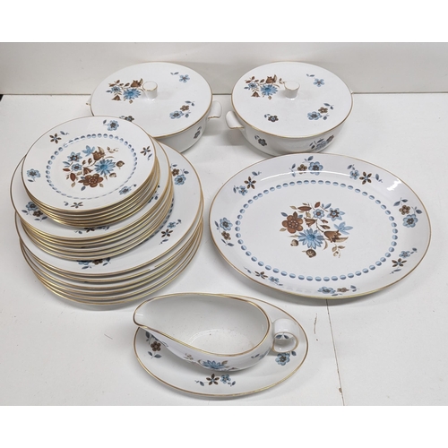 644B - Royal Worcester Dinner Service 6 x Dinner Plates, 6 x Dessert, 6 x Side , 1 x Platter and 2 x Covere... 