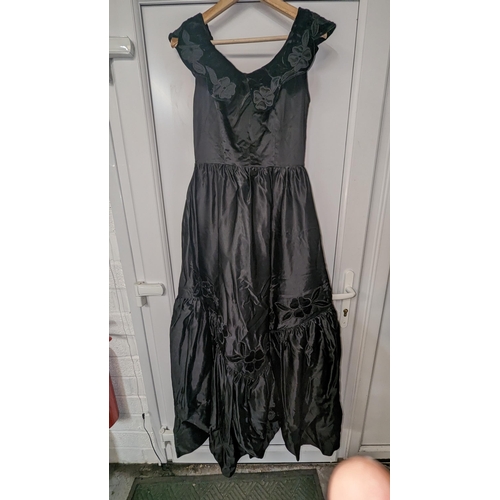 307 - A 1950's Silk Dress ( Size 38)