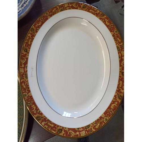 1128 - 3 x Vintage Platters and 2 Others