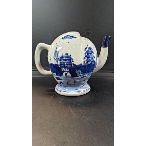 621 - A Chinese Cadogan Peach Puzzle Blue and White Teapot