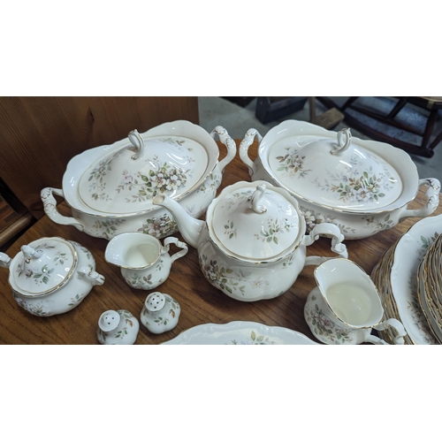 643 - A Part Royal Albert Hamworth Dinner and Tea Service ( no visible chips, cracks or blemishes) 1 x Lar... 