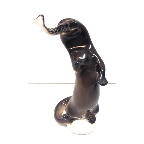 823 - A Lomonosor USSR Otter Figure. Caithness.