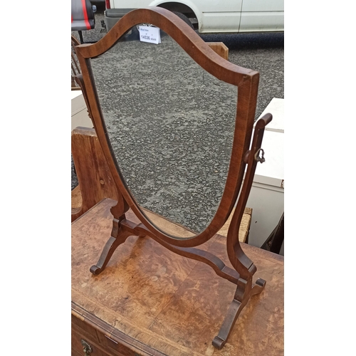 1035 - A Repro. Free Standing Georgian Style Mirror.
58cm H x 41cm W.