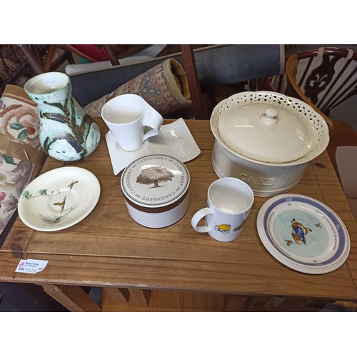 1129B - Glory Box Containing Studio Vase , Cake Dish and More