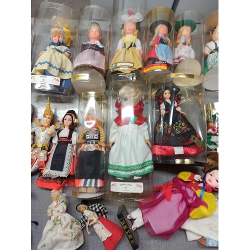 1276 - A Collection Of Dolls In National Dress approx 40