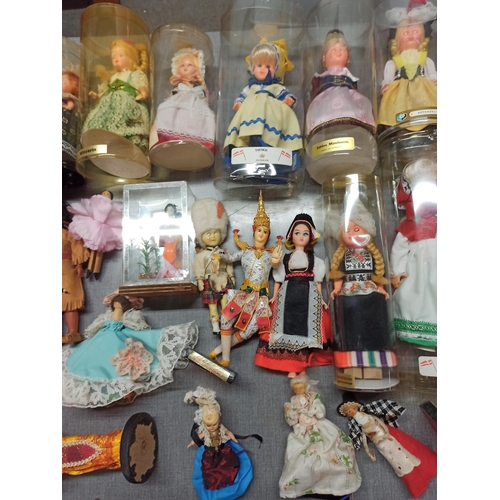 1276 - A Collection Of Dolls In National Dress approx 40